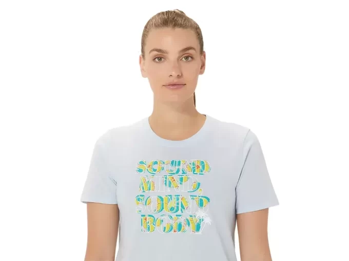 ASICS WOMEN’S HIBISCUS SLOGAN CREW ASICS WOMEN’S HIBISCUS SLOGAN CREW