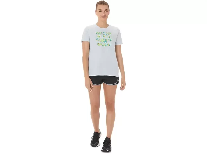 ASICS WOMEN’S HIBISCUS SLOGAN CREW ASICS WOMEN’S HIBISCUS SLOGAN CREW