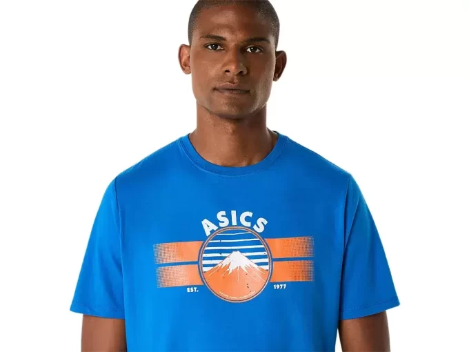 UNISEX ASICS EST 1977 MOUNTAIN TEE UNISEX ASICS EST 1977 MOUNTAIN TEE