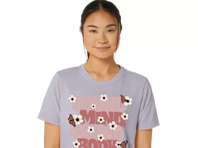 WOMEN’S ASICS MONARCH SLOGAN CREW WOMEN’S ASICS MONARCH SLOGAN CREW