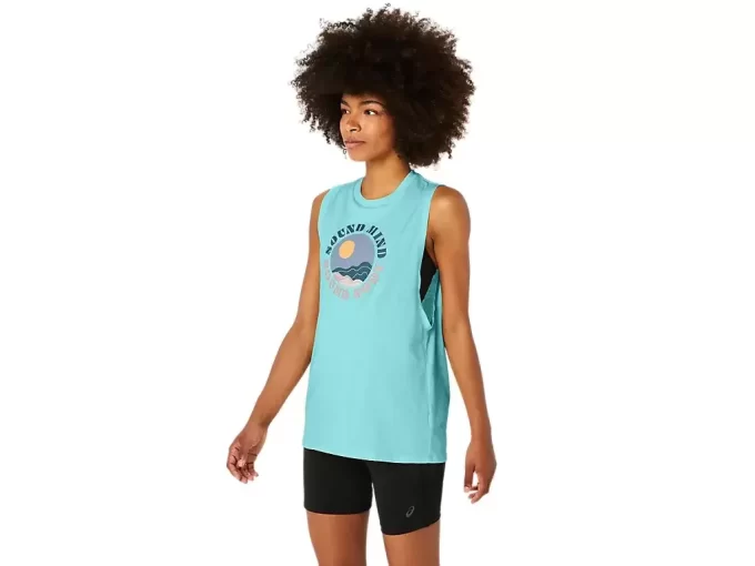 WOMEN’S ASICS SUN IN THE SKY SLOGAN MUSCLE TEE WOMEN’S ASICS SUN IN THE SKY SLOGAN MUSCLE TEE