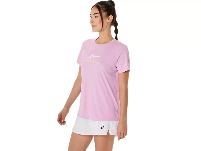 WOMEN’S COURT TENNIS GRAPHIC TEE WOMEN’S COURT TENNIS GRAPHIC TEE