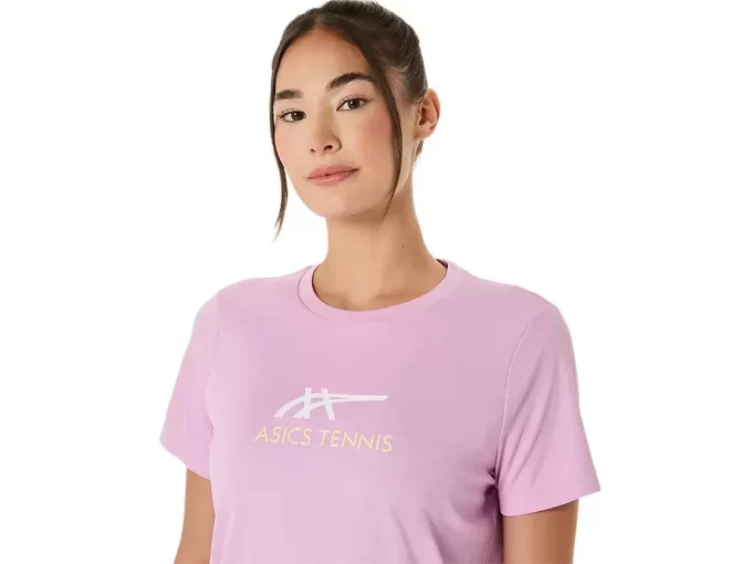 WOMEN’S COURT TENNIS GRAPHIC TEE WOMEN’S COURT TENNIS GRAPHIC TEE