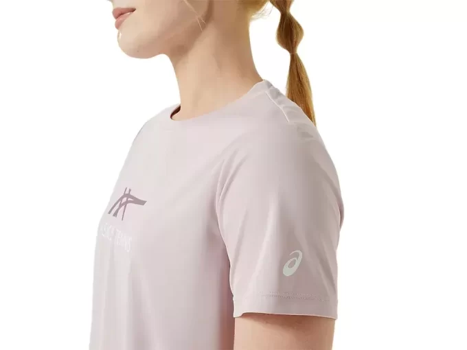 WOMEN’S COURT TENNIS GRAPHIC TEE WOMEN’S COURT TENNIS GRAPHIC TEE