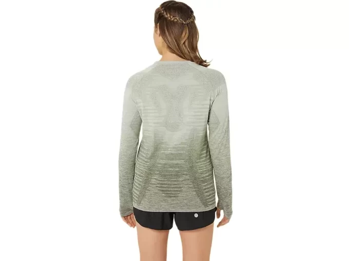 WOMEN’S SEAMLESS LONG SLEEVE TOP WOMEN’S SEAMLESS LONG SLEEVE TOP