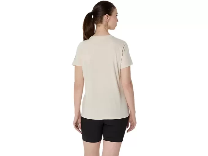 WOMEN’S SHORT SLEEVE EST 1977 V-NECK TEE WOMEN’S SHORT SLEEVE EST 1977 V-NECK TEE