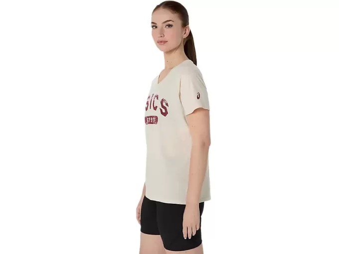 WOMEN’S SHORT SLEEVE EST 1977 V-NECK TEE WOMEN’S SHORT SLEEVE EST 1977 V-NECK TEE