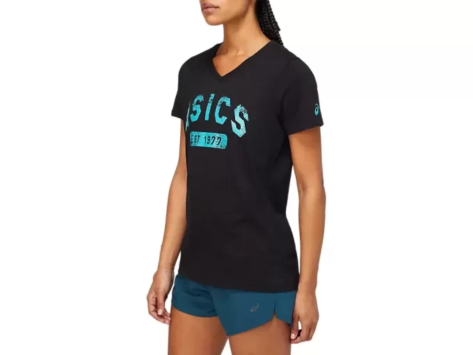 WOMEN’S SHORT SLEEVE EST 1977 V-NECK TEE WOMEN’S SHORT SLEEVE EST 1977 V-NECK TEE