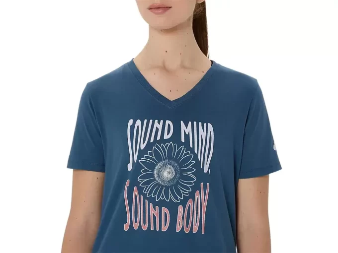 WOMEN’S SUNFLOWER SLOGAN V-NECK WOMEN’S SUNFLOWER SLOGAN V-NECK